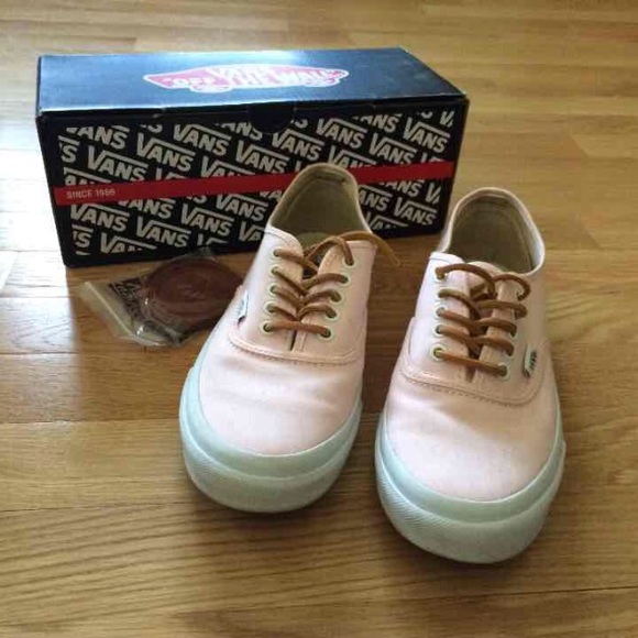 Women's Vans SIZE 7.5 - Picture 1 of 4