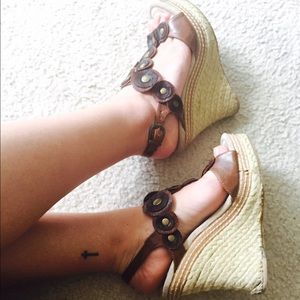 Wedge shoes
