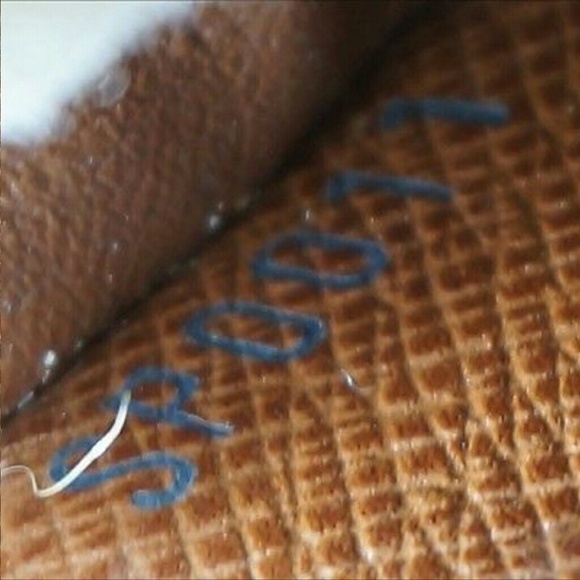 ⛔SOLD⛔ Authentic Louis Vuitton Credit wallet - Picture 2 of 4