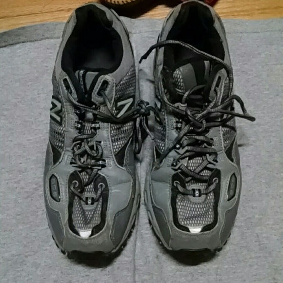 New Balance tennis shoes