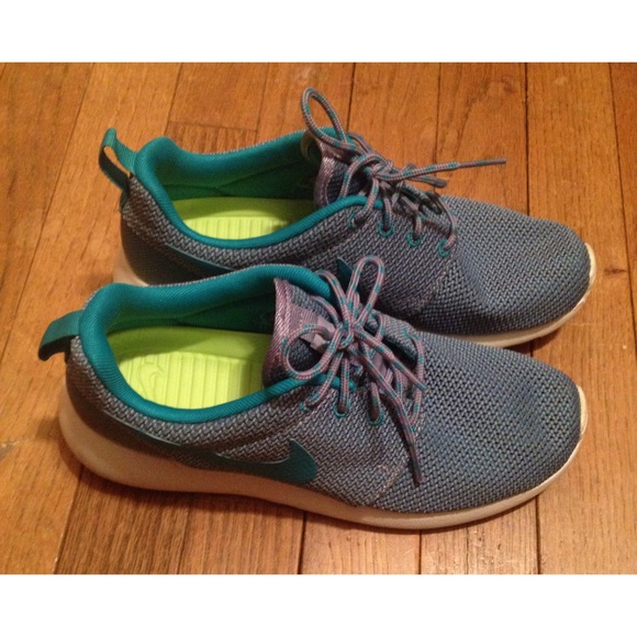 Nike Shoes - Nike roshe one👟
