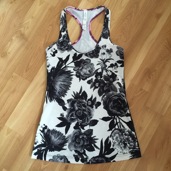 Lululemon top size 6