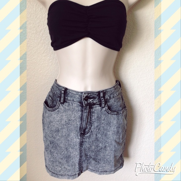 🚫SOLD🚫 High-waist acid wash jean skirt!