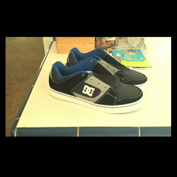 Dc mens 9.5 shoes