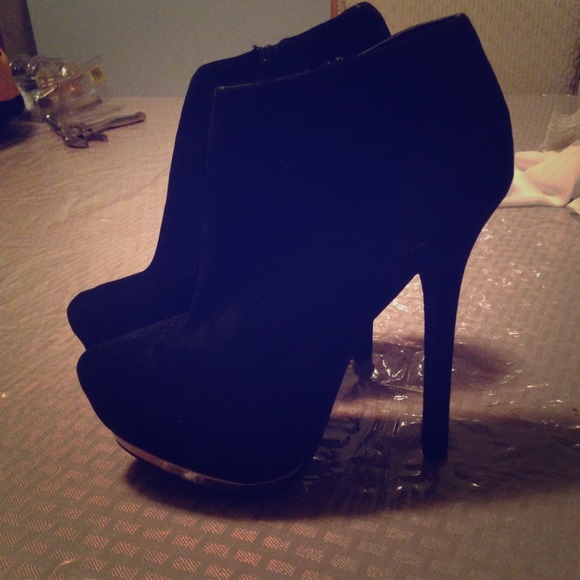 Black ankle heels