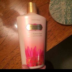 Vs Luscious kisses  lotion