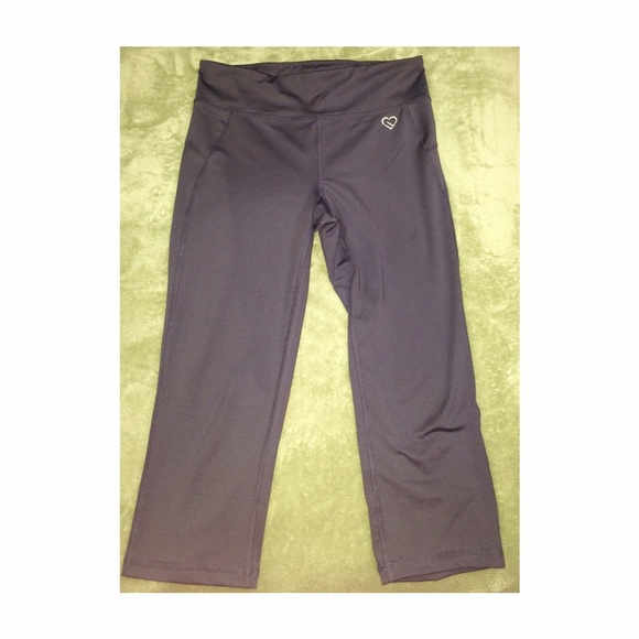 Adorable & Comfy grey Capri yoga sweatpants