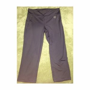 Adorable & Comfy grey Capri yoga sweatpants