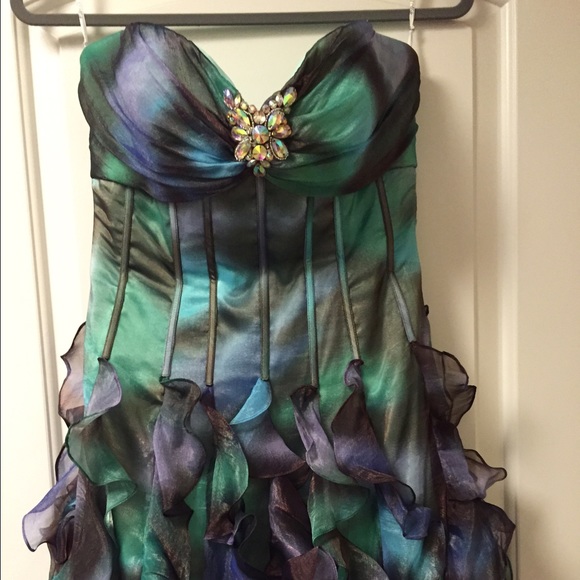 Prom dress/ formal gown - Picture 2 of 4