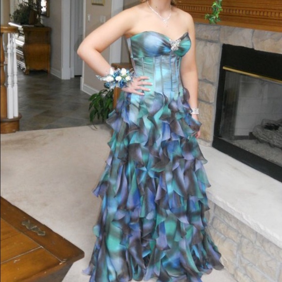 Prom dress/ formal gown - Picture 4 of 4