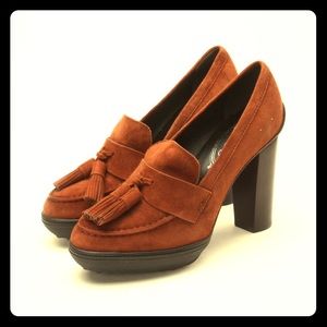 FLASH SALE!!! Tod's Brown Suede Pumps. Brand New.