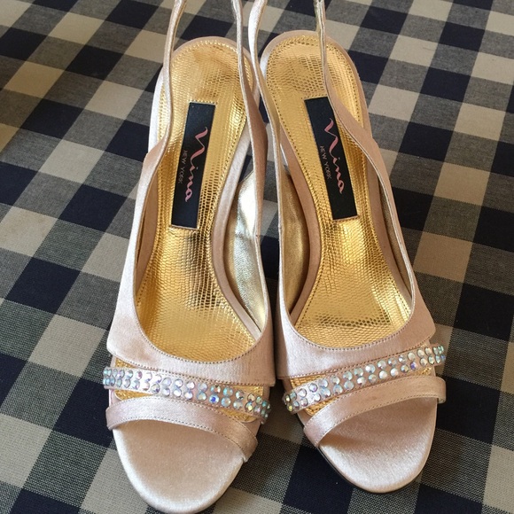 Nina Beige Nude Heels New! 6.5