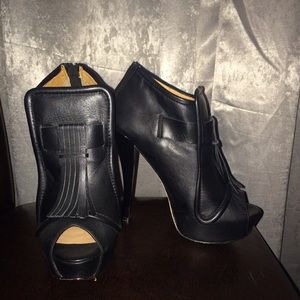 L.a.m.b. Women Nathan Peep Toe Bootie sz 8