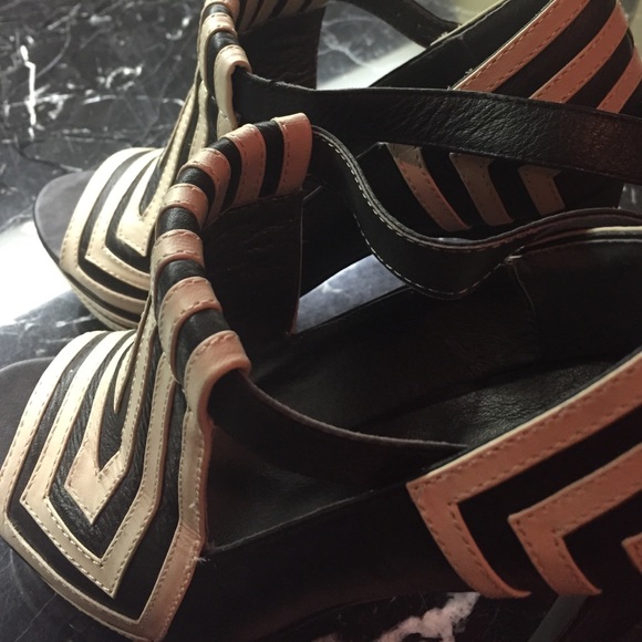 Designer shoes - Picture 2 of 4