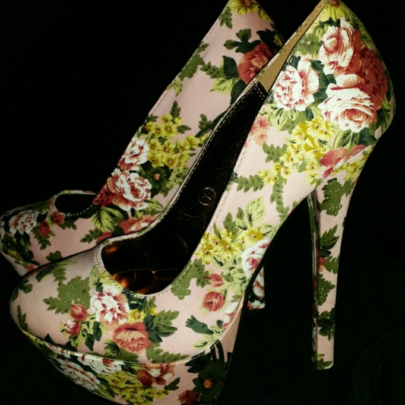 Label Danity Platform Heels