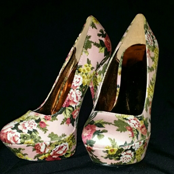 Label Danity Platform Heels - Picture 2 of 4