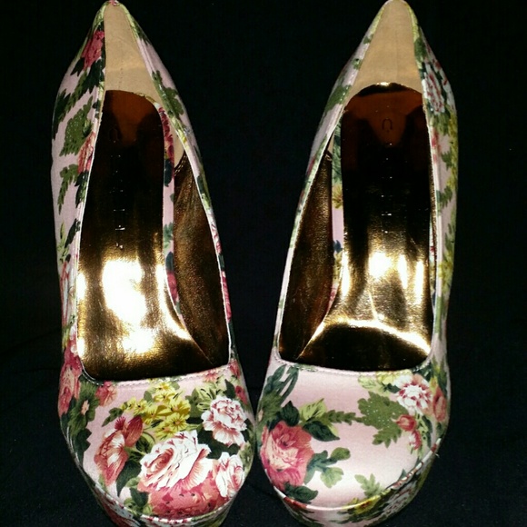 Label Danity Platform Heels - Picture 4 of 4