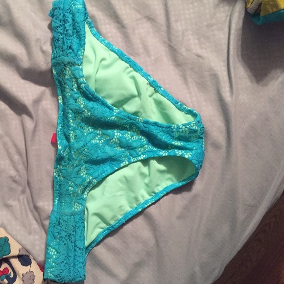 34B and Small VS Bathing Suit!! Great Condition!! - Picture 3 of 4