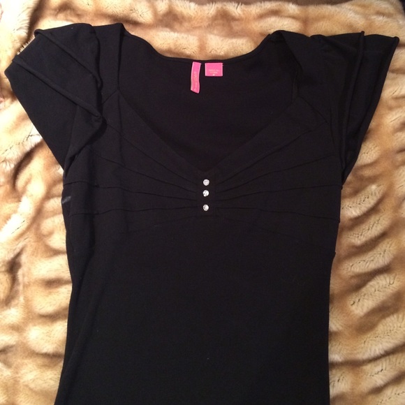 Black, Charlotte T-Shirt