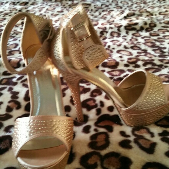 Shoes - Picture 2 of 3