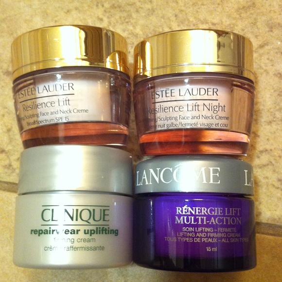 4 deluxe samples of firming cream.  All new.