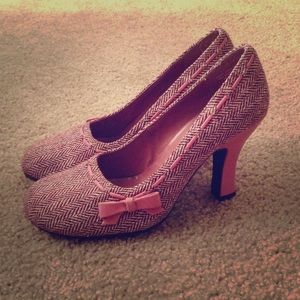 Size 7 Pink Tweed Bongo Pumps