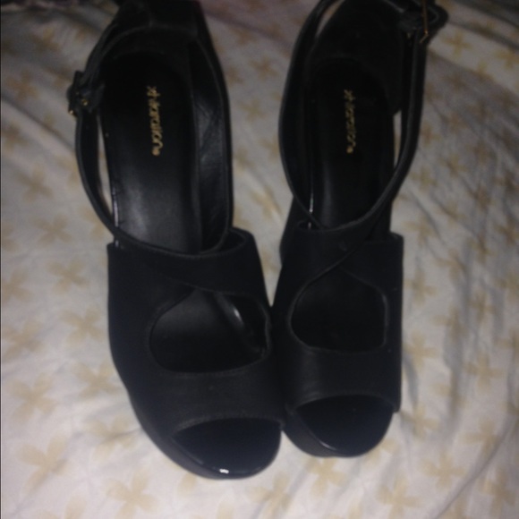 Cute Black Leather Wedges (Heels) size 8.5