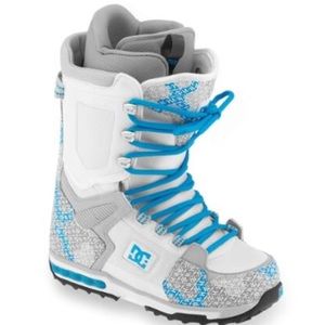 DC snowboarding boots white and blue size 7