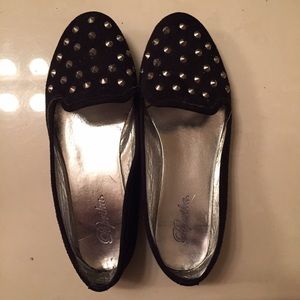 Studded flat