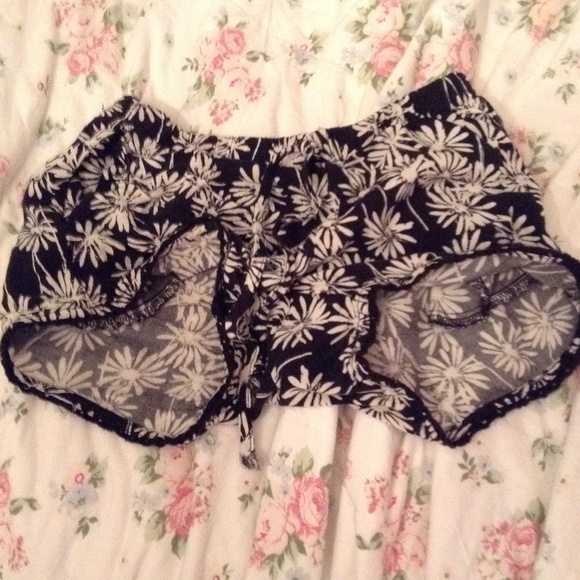 full tilt cotton floral shorts🌸 - Picture 1 of 3