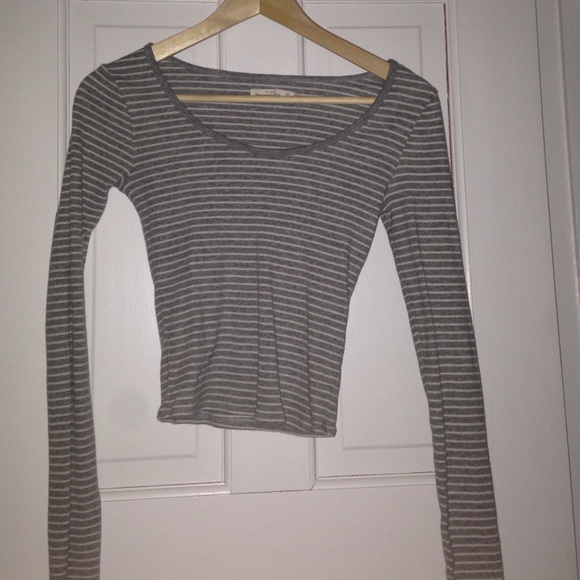 long sleeve grey and white striped crop top