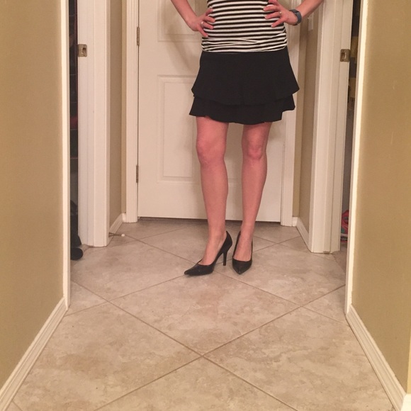 BCBG Maxazria Back skirt Size 4