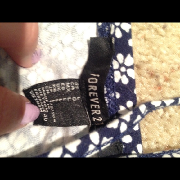 Crop halter top - Picture 2 of 2