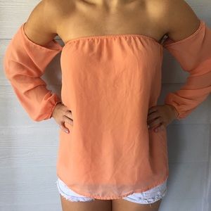 💓SOLD💓Off the shoulder top!