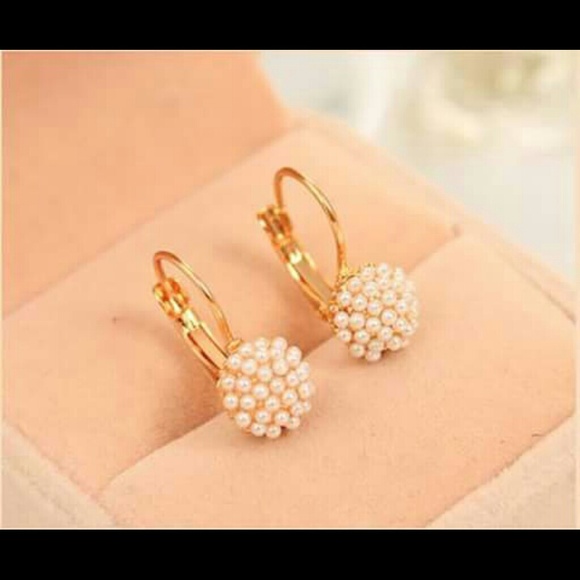 Beautiful  pair of pearl earrings