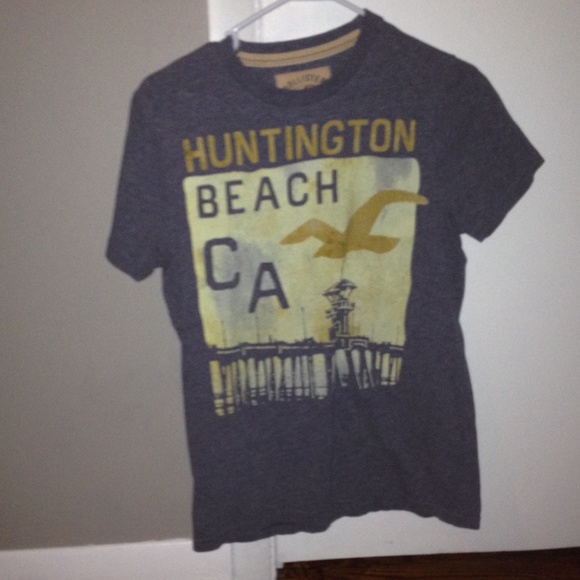 M hollister tee