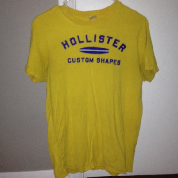 L hollister tee