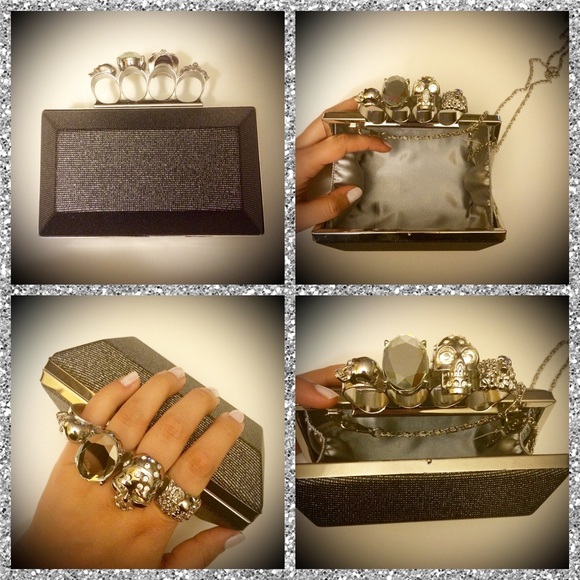 NWOT Skull purse ring finger clutch handbag.