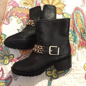Sam and Libby black chain boots size 8