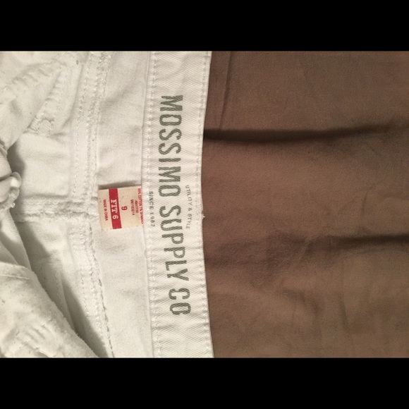 White shorts with distressing - Picture 4 of 4