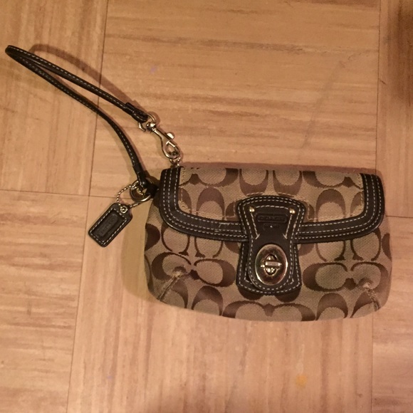 AUTHENTIC coach wristlet