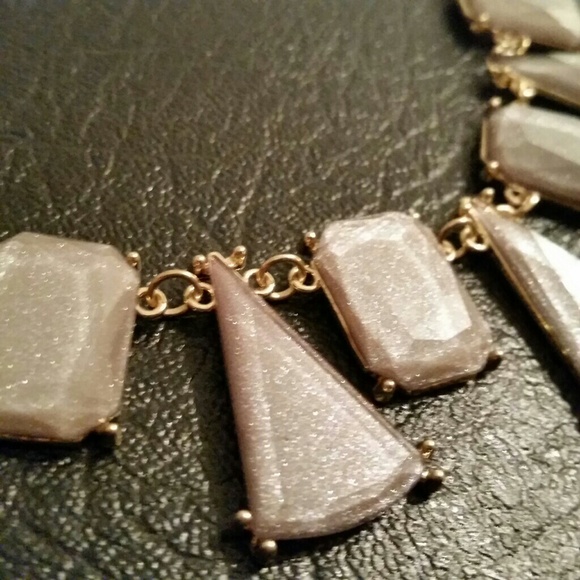 πNWOT Statement Gray Pearlized Geometric Necklace - Picture 2 of 3