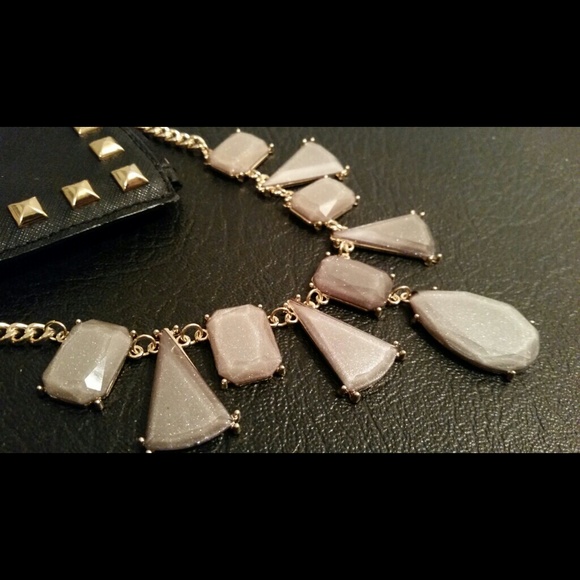 πNWOT Statement Gray Pearlized Geometric Necklace - Picture 3 of 3