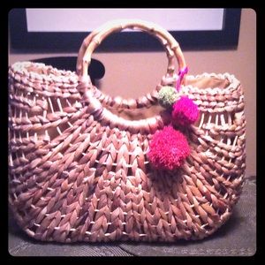 Adorable wicker beach tote