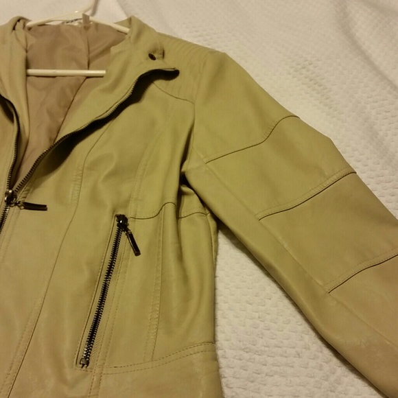 Jacket - Picture 3 of 4