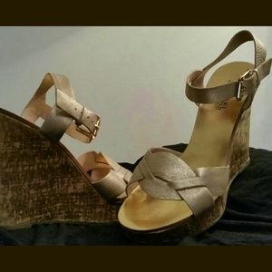 🎀MICHAEL KORS Nude Gold Shimmer Platform Wedge