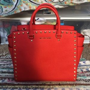 Beautiful bag. Love it. But I just have to many