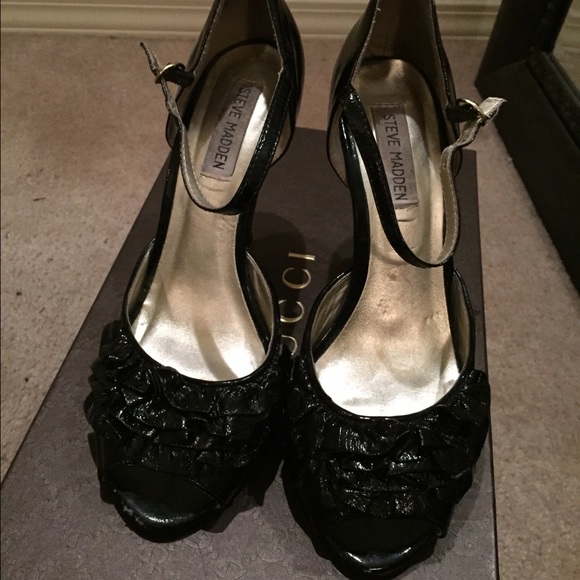 Steve Madden black patent strappy peep toe heel