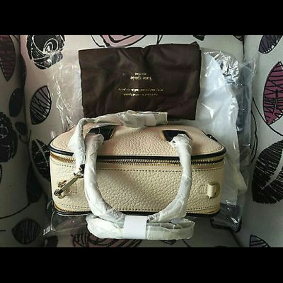 Sold.          NEW Kate Spade Leather handbag - Picture 4 of 4