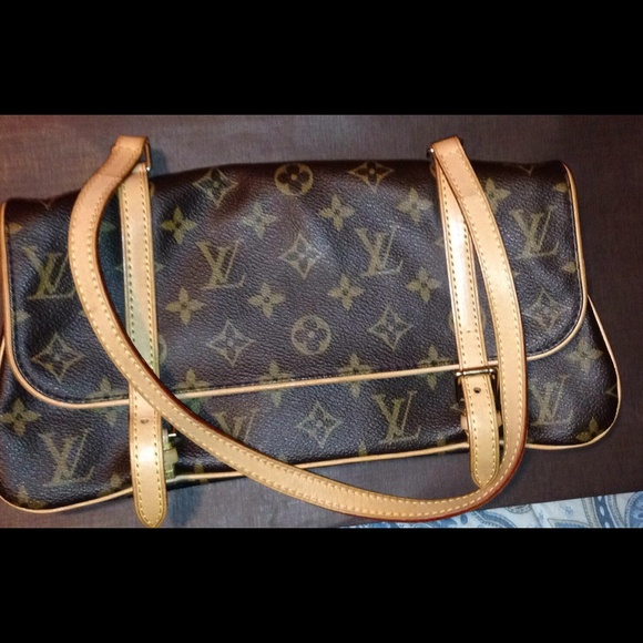Louis Vuitton - Picture 1 of 4